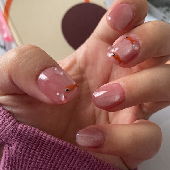 Hand-made press-on nail (brand new, size small) - Picture 3 of 3